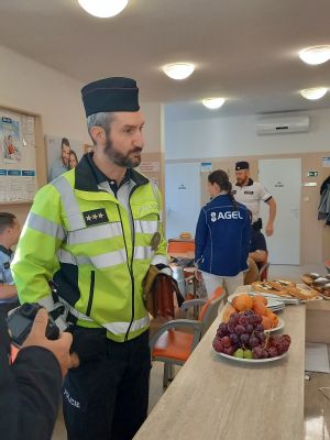 V AGEL Transfúzní službě se dárci cítili obzvláště bezpečně,  darovali s nimi totiž příslušníci Policie ČR