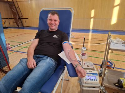 Téměř 70 dárců zachraňovalo životy: Mobilní odběr krve zaznamenal v Příboře a Bílovci rekordní zájem
