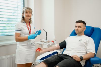 Přes strach a mýty: Stovky lidí loni poprvé zachránily cizí život darováním krve v AGEL Transfúzní službě