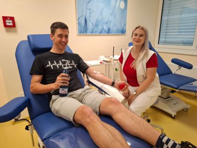 Během nadcházející vlny veder je příprava na darování krve zásadní